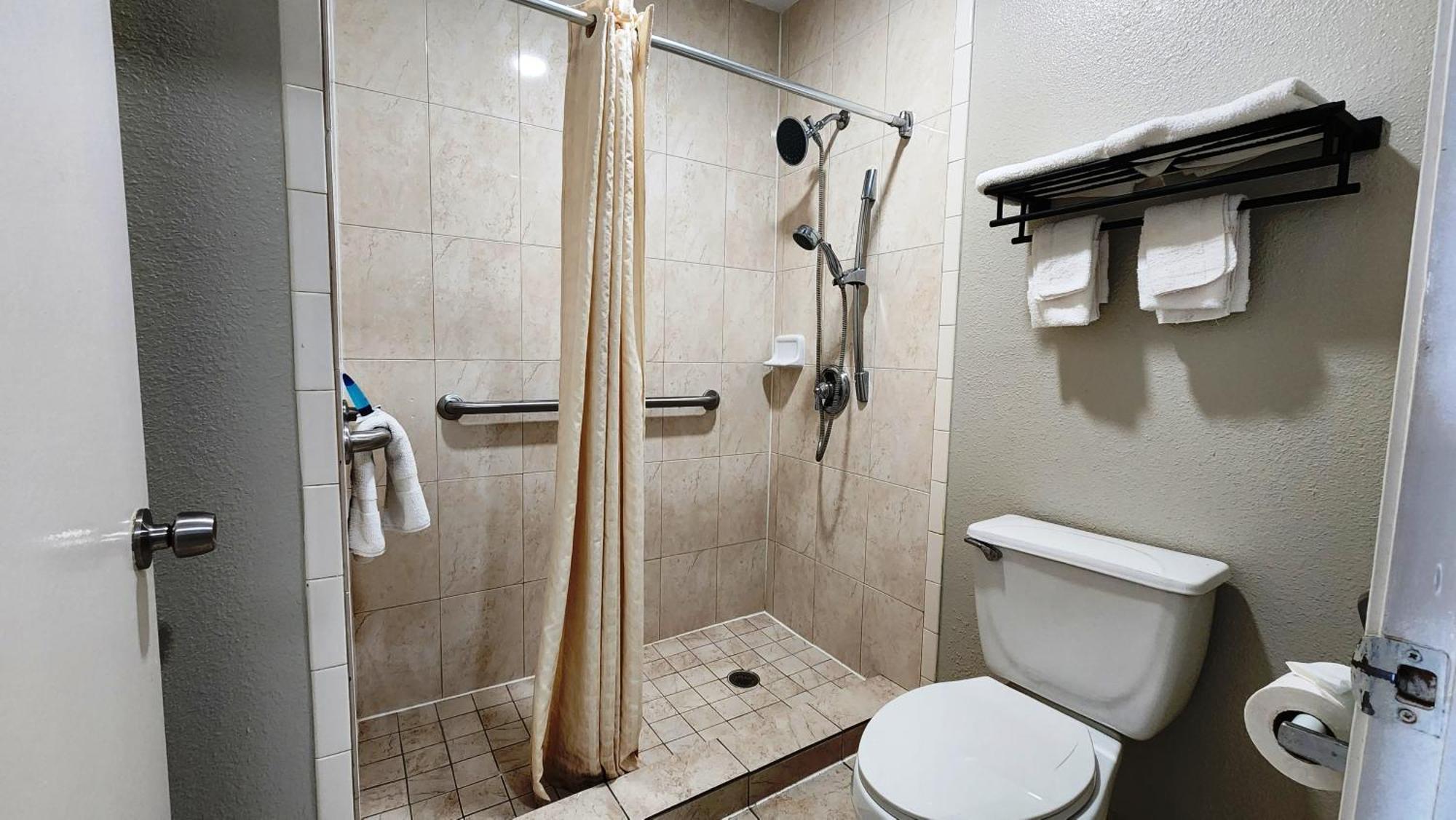 Scottish Inn & Suites Wharton ภายนอก รูปภาพ