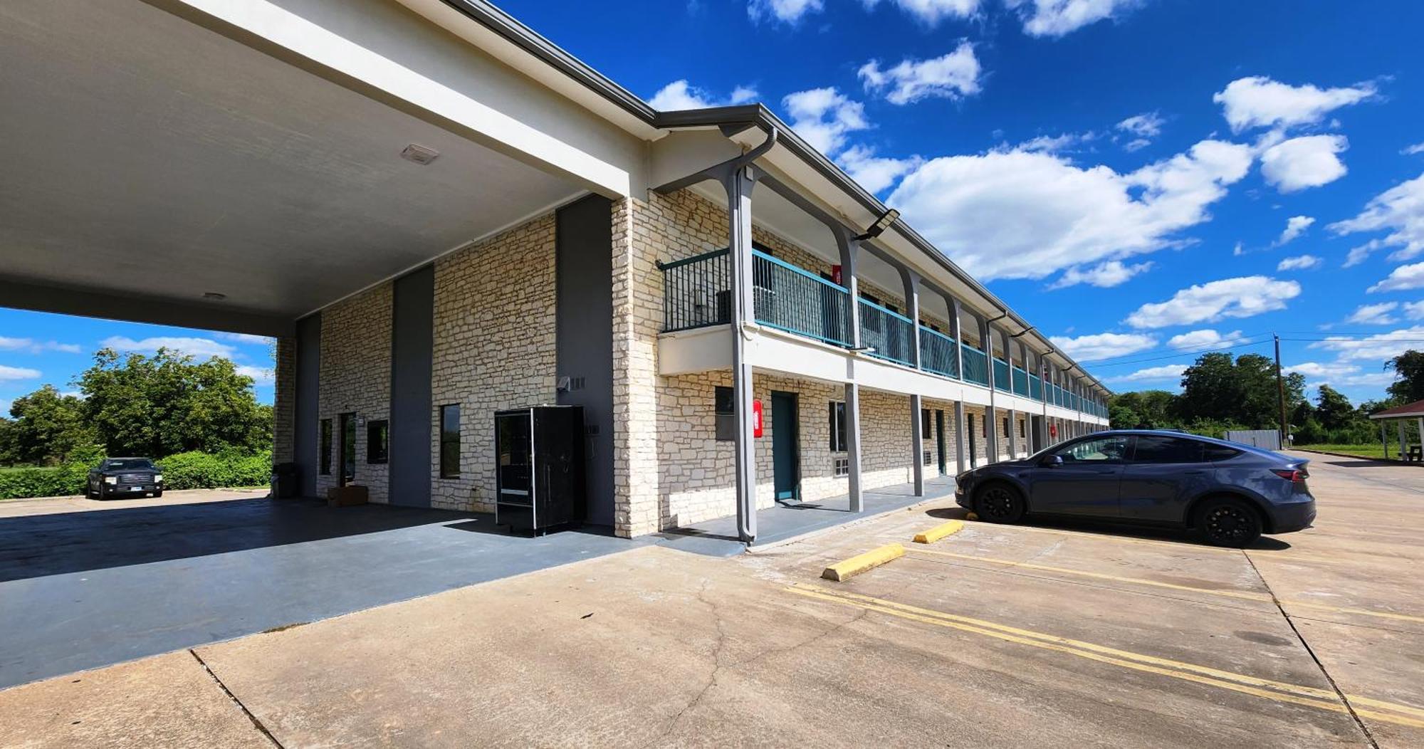 Scottish Inn & Suites Wharton ภายนอก รูปภาพ