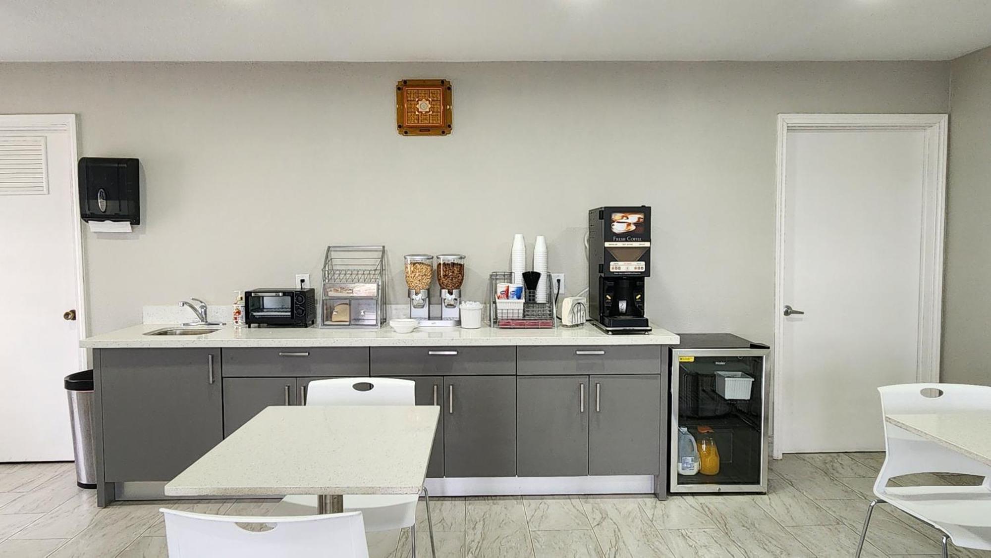 Scottish Inn & Suites Wharton ภายนอก รูปภาพ